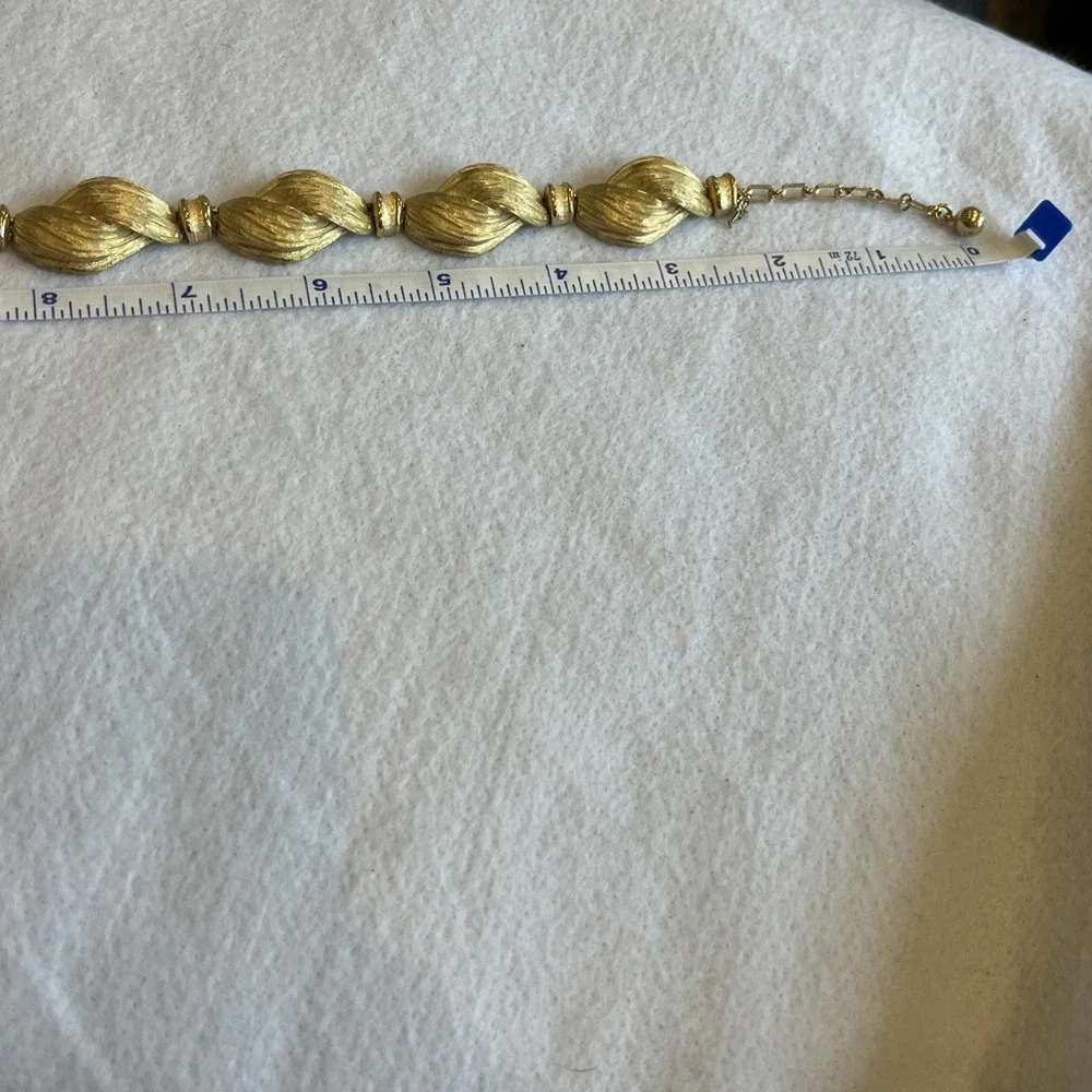 Vintage Gold Tone Textured Link Chain Necklace 16 in Hook Closure Metal